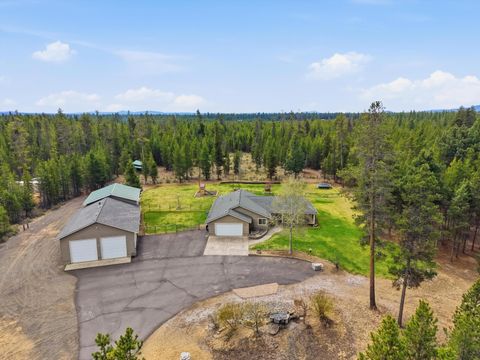 Photo of 15965 Parkway Drive, La Pine, OR 97739 (MLS # 220221135)