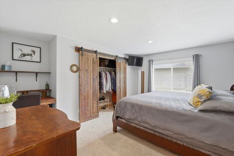 Tiny photo for 15965 Parkway Drive, La Pine, OR 97739 (MLS # 220221135)