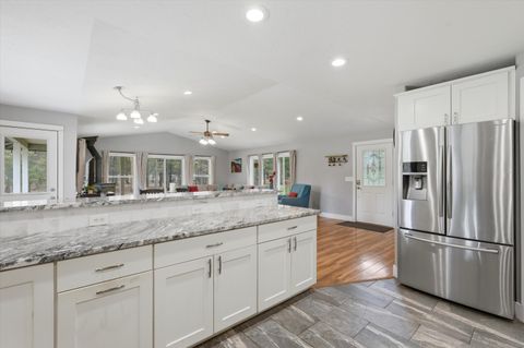 Tiny photo for 15965 Parkway Drive, La Pine, OR 97739 (MLS # 220221135)