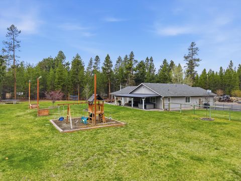 Tiny photo for 15965 Parkway Drive, La Pine, OR 97739 (MLS # 220221135)