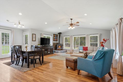 Tiny photo for 15965 Parkway Drive, La Pine, OR 97739 (MLS # 220221135)