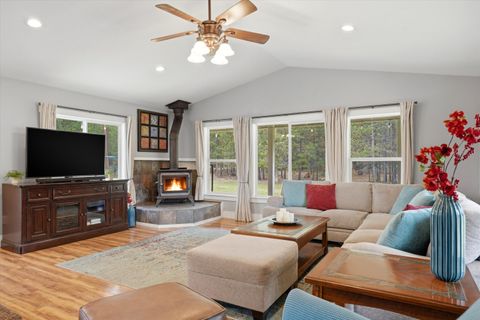 Tiny photo for 15965 Parkway Drive, La Pine, OR 97739 (MLS # 220221135)