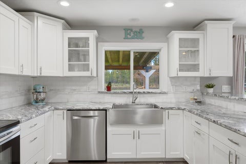Tiny photo for 15965 Parkway Drive, La Pine, OR 97739 (MLS # 220221135)