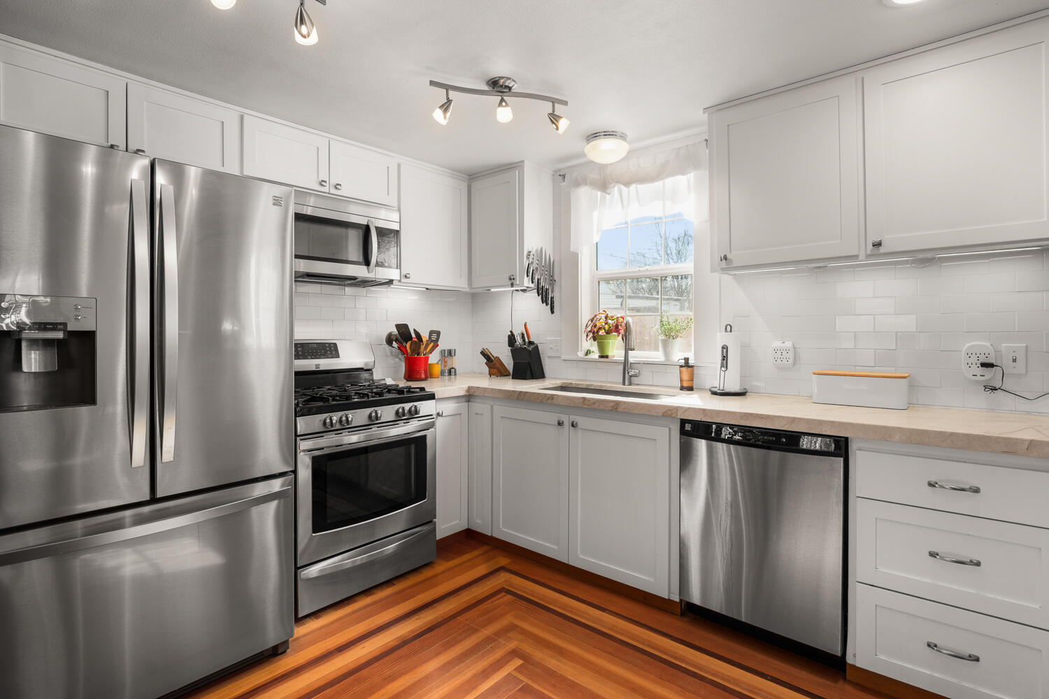122 SW 10th Street