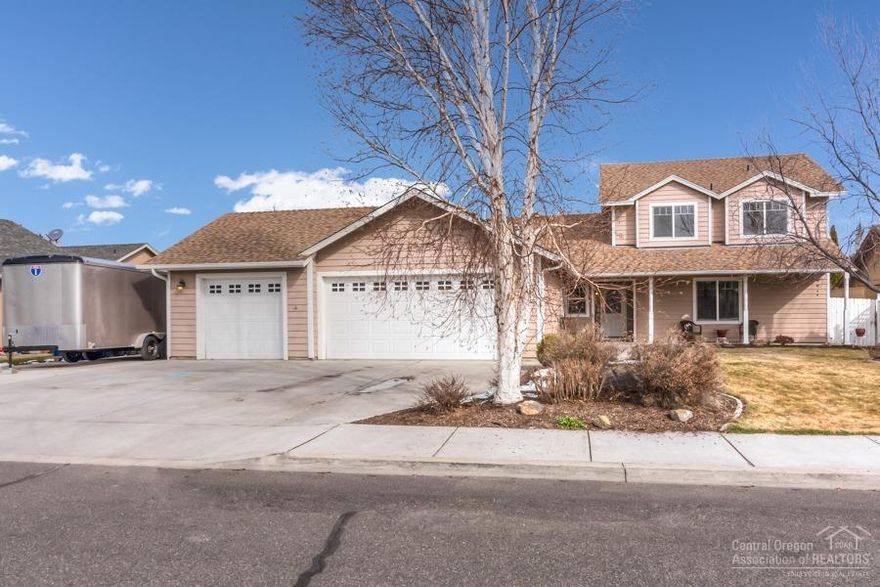 Beautifully updated 4 bed family home w/Master On Main, amazing floor plan, new flooring, new kitchen/bathroom counters/bathroom cabinets, all surrounded by new interior paint throughout. The large, open great room, with vaulted ceilings is perfect for large family gatherings/entertaining. Lots of kitchen storage with spacious pantry closet, laundry and private, quiet office, all on the first floor, make this an easy living home. Add a 3 car garage, RV parking, raised garden beds w/tool shed & hot tub, and this home couldn't be more move-in, live-in ready. Minutes to the dry canyon, major shopping and downtown amenities/97 bypass. An amazing value in this desirable NW neighborhood.