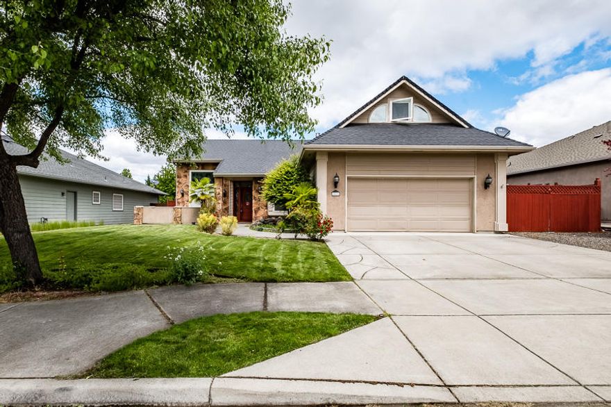 Eagle Point Golf Course Community Home built by Lori Magel, w/ RV parking! Quiet neighborhood with manicured yards and beautiful homes. Enter into a large open living room with vaulted ceilings and a gas fireplace. The kitchen is open with a lot of room to work. There are granite countertops and a spacious pantry. Upstairs is a large open bonus room, a half bath and a potential office or 4th bedroom. The Master bedroom on the first floor is oversized and has a large walk-in closet. The master bath has a walk-in shower and a jetted soaker tub. Each bedroom has a ceiling fan for those hot summer days. Outside the covered patio has a mist system to cool you down and make your spacious backyard even more enjoyable. This is a great home in a great community, you need to see it!