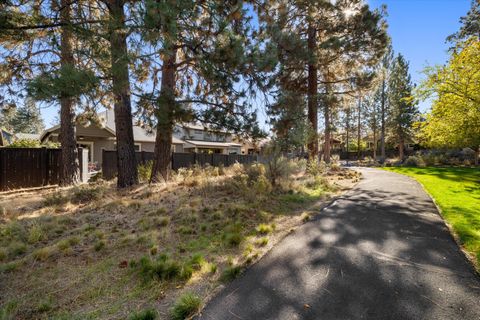 Tiny photo for 60208 Rolled Rock Way, Bend, OR 97702 (MLS # 220211243)