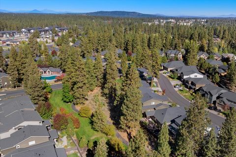 Tiny photo for 60208 Rolled Rock Way, Bend, OR 97702 (MLS # 220211243)