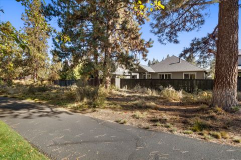 Tiny photo for 60208 Rolled Rock Way, Bend, OR 97702 (MLS # 220211243)