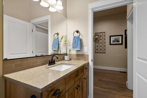 Tiny photo for 60208 Rolled Rock Way, Bend, OR 97702 (MLS # 220211243)