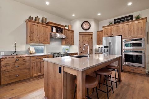 Tiny photo for 60208 Rolled Rock Way, Bend, OR 97702 (MLS # 220211243)