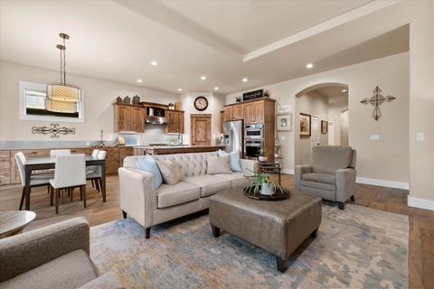 Tiny photo for 60208 Rolled Rock Way, Bend, OR 97702 (MLS # 220211243)
