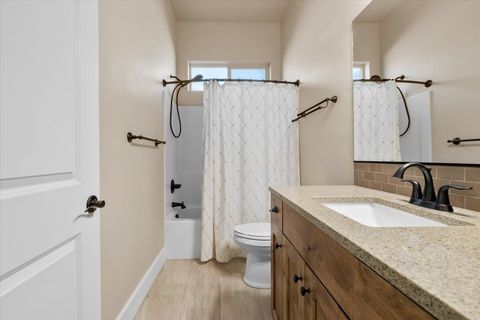 Tiny photo for 60208 Rolled Rock Way, Bend, OR 97702 (MLS # 220211243)