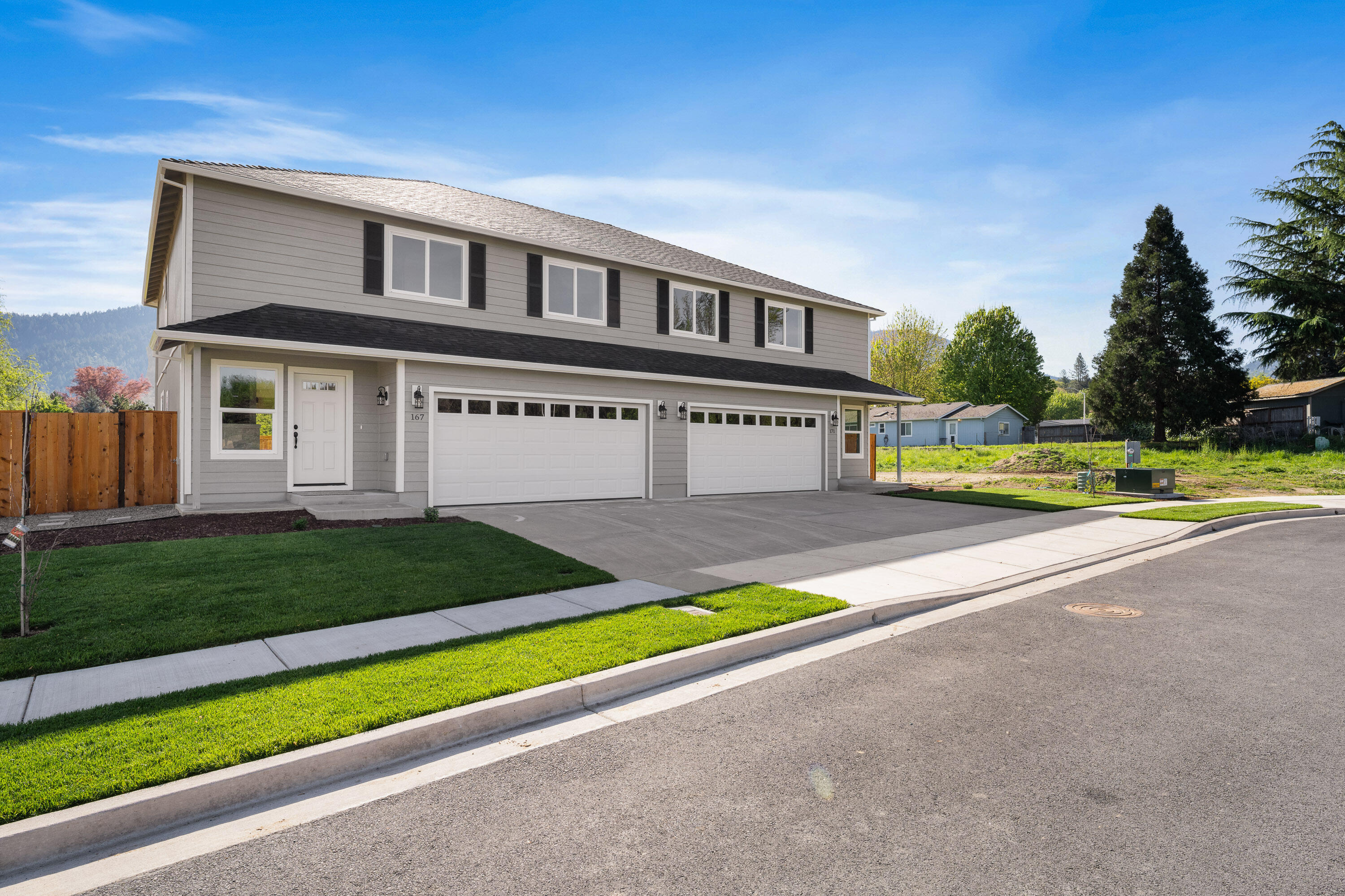 167 SE Champagne Court