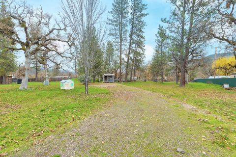 Tiny photo for 835 Ragsdale Road, Trail, OR 97541 (MLS # 220212195)