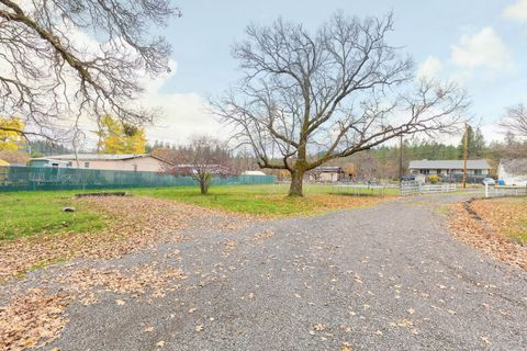 Tiny photo for 835 Ragsdale Road, Trail, OR 97541 (MLS # 220212195)