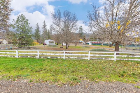 Tiny photo for 835 Ragsdale Road, Trail, OR 97541 (MLS # 220212195)