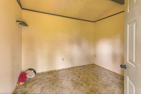 Tiny photo for 835 Ragsdale Road, Trail, OR 97541 (MLS # 220212195)