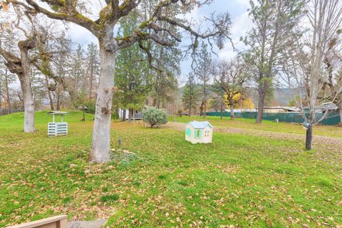 Tiny photo for 835 Ragsdale Road, Trail, OR 97541 (MLS # 220212195)