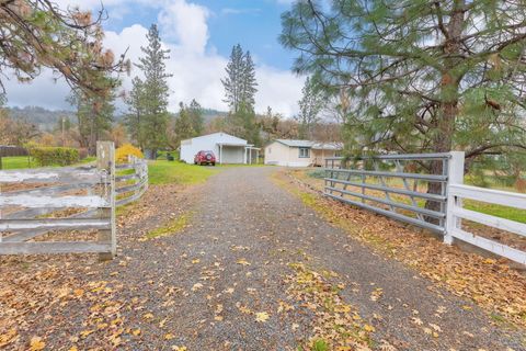 Tiny photo for 835 Ragsdale Road, Trail, OR 97541 (MLS # 220212195)