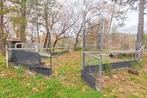 Tiny photo for 835 Ragsdale Road, Trail, OR 97541 (MLS # 220212195)