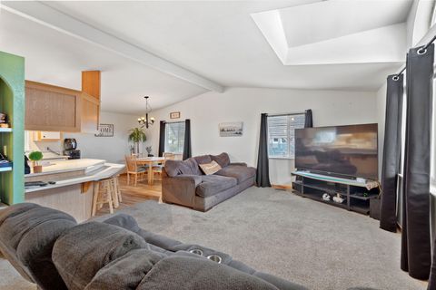 Tiny photo for 835 Ragsdale Road, Trail, OR 97541 (MLS # 220212195)