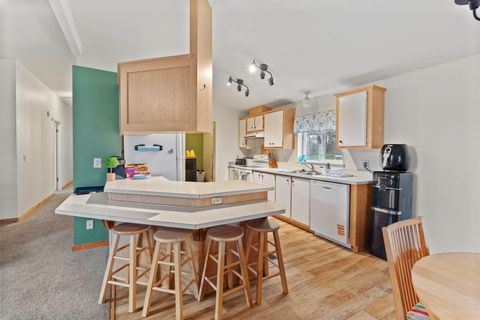 Tiny photo for 835 Ragsdale Road, Trail, OR 97541 (MLS # 220212195)