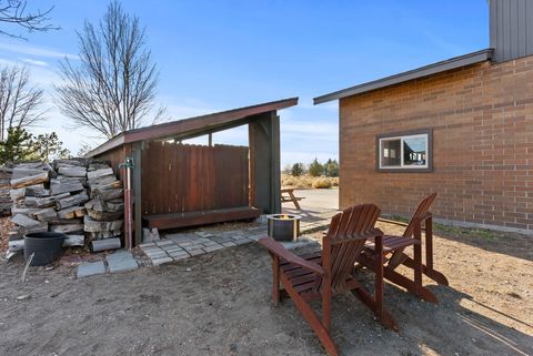 Tiny photo for 65280 94th Street, Bend, OR 97703 (MLS # 220211465)