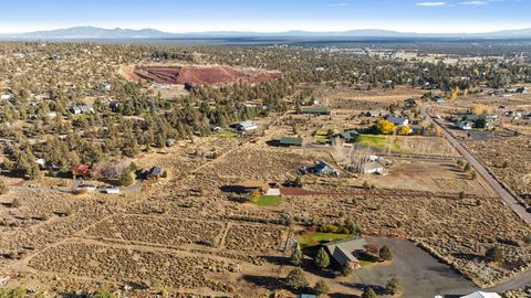 Tiny photo for 65280 94th Street, Bend, OR 97703 (MLS # 220211465)