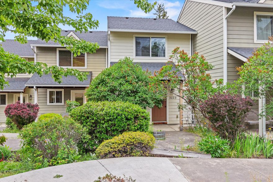 Exquisitely maintained townhome style residence in tranquil complex! Excellently designed with plenty of storage space and attention to detail. This charming 2 bedroom home features wood flooring throughout, and a cozy sense of privacy from the downstairs living room. Close to Market of Choice and Remix, this quiet complex is in a beautifully maintained location on the south side of town. Fenced backyard is conveniently right next to reserved parking for easy access. Don't miss this rare find!