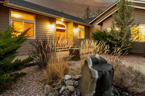 Photo of 6904 SW Joshua Court, Powell Butte, OR 97753 (MLS # 220217805)