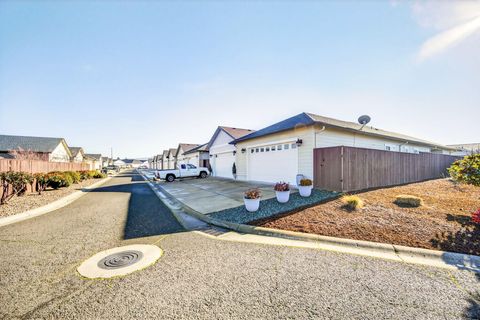 Tiny photo for 436 Cheney Loop, Central Point, OR 97502 (MLS # 220214066)