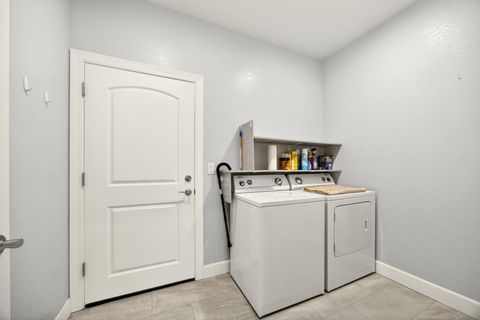 Tiny photo for 436 Cheney Loop, Central Point, OR 97502 (MLS # 220214066)