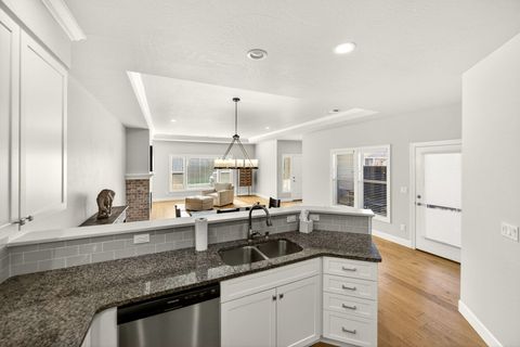 Tiny photo for 436 Cheney Loop, Central Point, OR 97502 (MLS # 220214066)