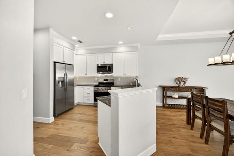 Tiny photo for 436 Cheney Loop, Central Point, OR 97502 (MLS # 220214066)