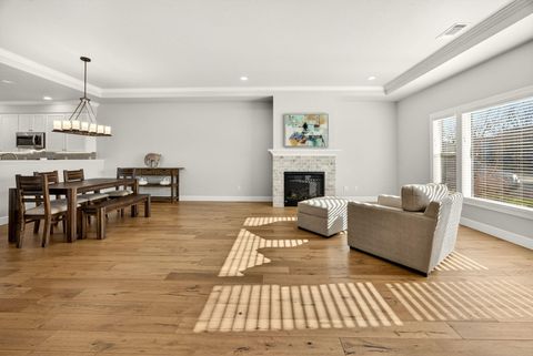 Tiny photo for 436 Cheney Loop, Central Point, OR 97502 (MLS # 220214066)