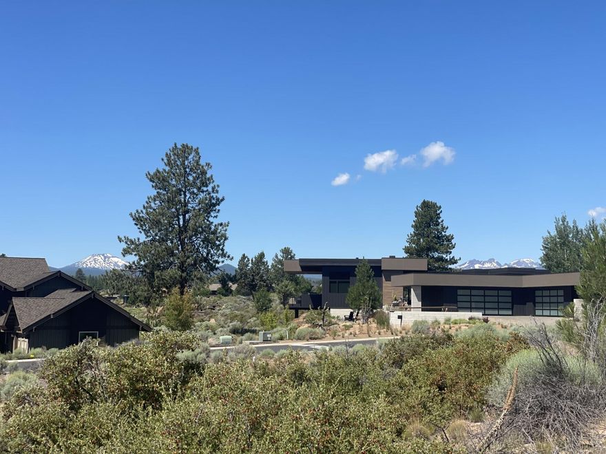 This stunning homesite offers Cascade Mountain views to the West and backs to Broken Top Club's 6th Fairway to the East. Located within the gates of the popular Tetherow Community, Lot 273 is one of the few remaining opportunities to design and build your dream home in Tetherow. Close proximity to Resort Amenities, Mountain Biking, Mt Bachelor, Downtown and more.