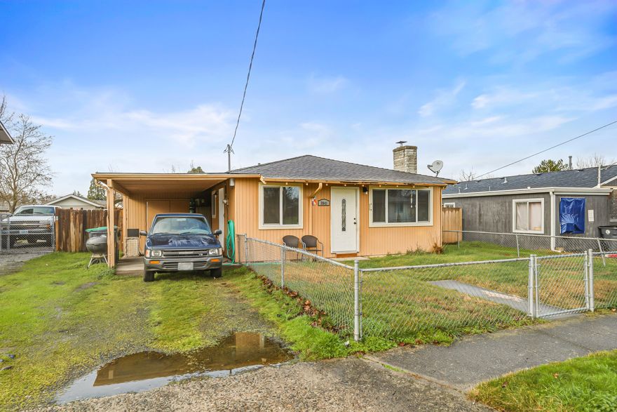 Priced to sell in a great Medford location! This 3-bedroom, 1-bath home offers 1,120 sq ft of living space and was built in 1963. Features include hardwood floors, new vinyl flooring in the kitchen and bathroom, a newer roof and HVAC system, and a working pellet stove for cozy comfort. The home also includes a versatile bonus room and sits on a fenced, level 0.15-acre lot that is easy to maintain and full of potential.