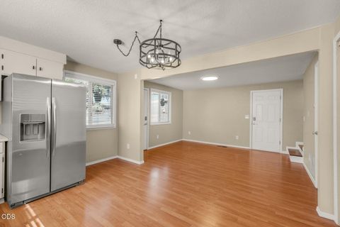 Tiny photo for 1245 SE Germond Avenue, Roseburg, OR 97470 (MLS # 220222614)