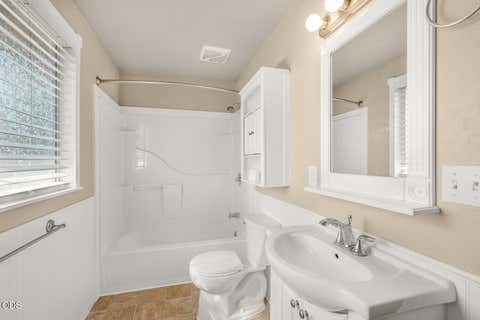 Tiny photo for 1245 SE Germond Avenue, Roseburg, OR 97470 (MLS # 220222614)