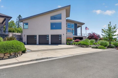 Tiny photo for 1812 Plateau Drive, Medford, OR 97504 (MLS # 220222579)