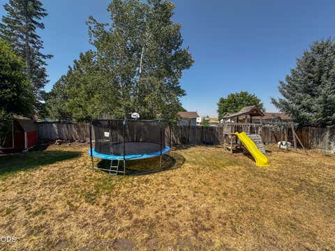 Tiny photo for 3037 Juniper Place, Malin, OR 97632 (MLS # 220226630)