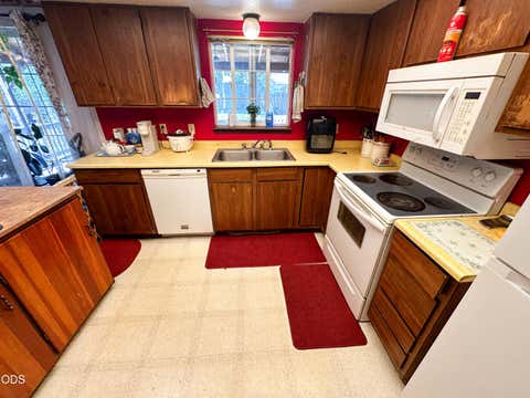Tiny photo for 3037 Juniper Place, Malin, OR 97632 (MLS # 220226630)