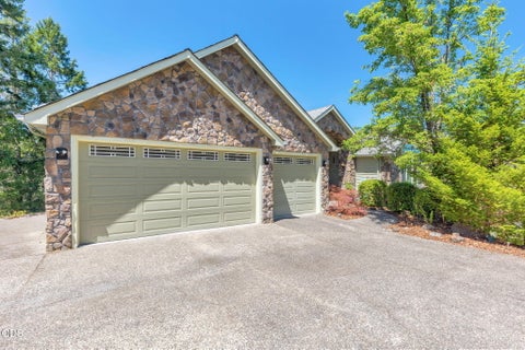Tiny photo for 355 Madrone Ridge Drive, Grants Pass, OR 97527 (MLS # 220226141)