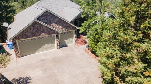 Tiny photo for 355 Madrone Ridge Drive, Grants Pass, OR 97527 (MLS # 220226141)
