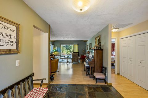 Tiny photo for 20518 Pine Vista Drive, Bend, OR 97702 (MLS # 220217556)