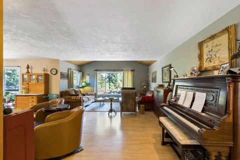 Tiny photo for 20518 Pine Vista Drive, Bend, OR 97702 (MLS # 220217556)