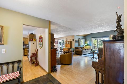 Tiny photo for 20518 Pine Vista Drive, Bend, OR 97702 (MLS # 220217556)