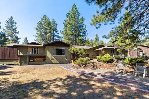 Tiny photo for 20518 Pine Vista Drive, Bend, OR 97702 (MLS # 220217556)