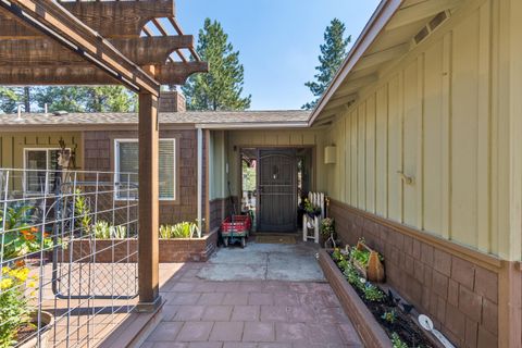 Tiny photo for 20518 Pine Vista Drive, Bend, OR 97702 (MLS # 220217556)